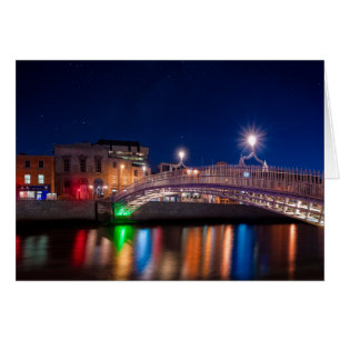 Pont de demi-penny sous un ciel nocturne à Dublin