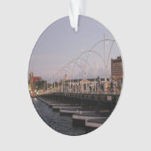 Pont de la reine Emma de Curaçao à Dusk (devant)