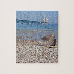 Pont de Mackinac avec le puzzle de roche