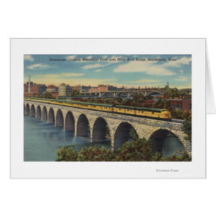 Pont de voûte de pierre de croisement de train