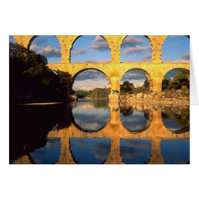 Pont du Gard, rivière Gardon, Gard, Languedoc, (Devant horizontal)