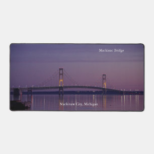 Pont Mackinac au tapis de bureau