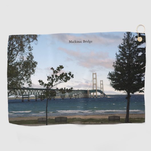 Pont Mackinac avec serviette de golf arborée (Horizontal)