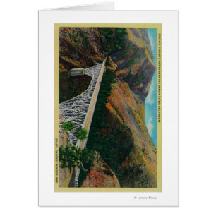 Pont Pacifique en route au-dessus de rivière de