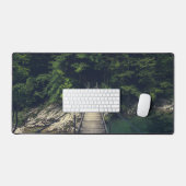 Pont suspendu simple au-dessus de la rivière Idrij (Clavier et souris)