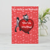 Pony blanc mignon avec invitation du coeur rouge (Debout devant)