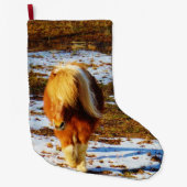 Pony in de sneeuw grote kerstsok (Voorkant)