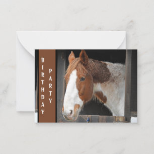 Pony met gemberkleurige vacht op boerderij Gewoon Notitiekaartje