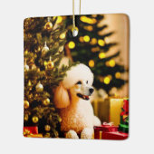 Poodle onder kerstboom keramisch ornament (Links)