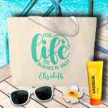 Pool Life Turquoise<br><div class="desc">Faites une déclaration ou offrez-vous un cadeau amusant,  ce sac fourre-tout de couleurs naturelles porte votre nom et "Pool life parce que les plages sont salées" en lettres turquoise chic. CORRESPONDANCE d'objets dans notre collection.</div>