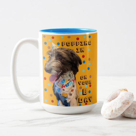 Pop Anniversaire Dans La Mug De Chiot (Avec donut)