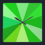 Pop Art Moderne des années 60 Funky Rays géométriq<br><div class="desc">Cette horloge carré pop art branchée et rétro des années 60 a des rayons psychédéliques verts / sunbursts tournant dans un motif géométrique. Il y a douze rayons pour marquer l'heure - pas besoin de chiffres sur cette horloge funky,  minimaliste,  ultra-mod. C'est super,  bébé.</div>