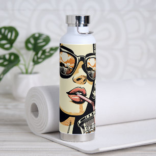 Pop Art stripboek mooie vrouw drinkt frisdrank Waterfles