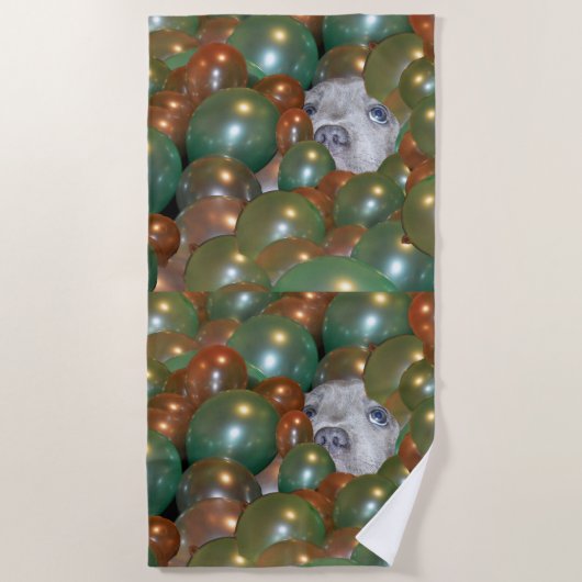 Pop Fest: Grappig Staffy Puppy in de ballonnen, Strandlaken (Voorkant)