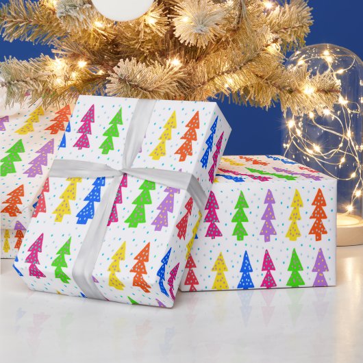 Pop met kleurrijke kerstbomen cadeaupapier (Feestdagen)