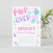 Pop on Over Bubbles Anniversaire Fête Invitation (Debout devant)