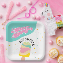 Pop op over verjaardagsfeestje papieren bordje