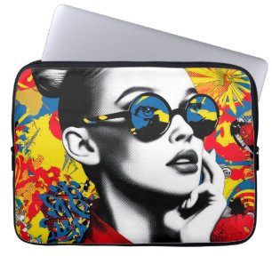 Popartvrouw met zonnebril laptop sleeve
