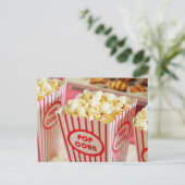 Popcorn au cinéma carte postale image (Debout devant)