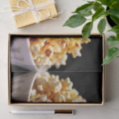 Popcorn op een zwarte achtergrond tissuepapier (Geschenk)