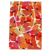 Poppies Patroon in Roze Sinaasappel en Geel op Wit Medium Cadeauzakje (Achterkant)