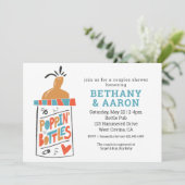 Poppin Bouteilles Couples Baby shower Invitation (Debout devant)