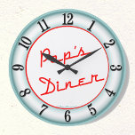 Pops Diner Rétro Cuisine Mur Horloge<br><div class="desc">Pops Diner en lettres rouges néon sur une cuisine amusante déco cuisine horloge murale. Des chiffres noirs sur un arrière - plan turquoise clair donnent à ce design un aspect rétro,  restaurant des années 50.</div>