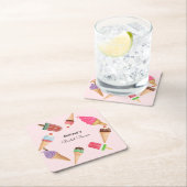 Popsicles de glace sur sous-verre en papier rose (En situation)