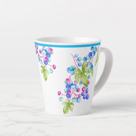 Porcelain Berries on a Small Latte Mug (Angle droit)