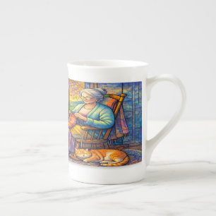 Porcelaine Tasse Grand-mère en vitrail tricotant avec un chat