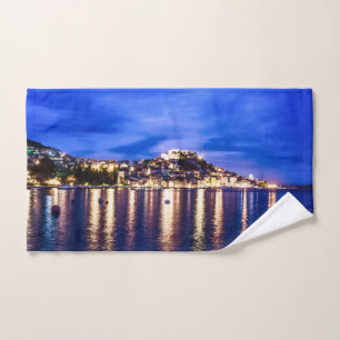 Port éclairé en Sibenik, Croatie