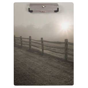 Porte-bloc Barrière et rayon de soleil par le brouillard pr