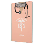 Porte-bloc Infirmière rose Scrub Top Stethoscope Personnalisé (Gauche)