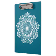 Mandala blanc sur fond bleu