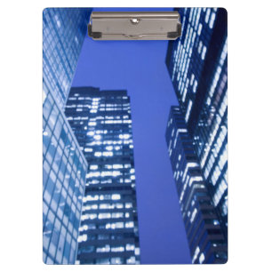 Porte-bloc Vue ascendante Defocused des fenêtres d'immeuble