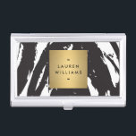 Porte-cartes De Visite Abstrait Brosse noire avec logo Gold Name<br><div class="desc">Coordonner avec l'Abstrait modèle de carte de visite Black Brushstrokes avec Gold Name Logo d'ici 12 h. Un faux coffret en or métallique contenant votre nom ou votre nom d'entreprise se démarque vraiment sur l'art abstrait noir et blanc graphique. Un coque de carte pointu et élégant pour vos cartes de...</div>