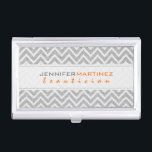 Porte-cartes De Visite Gris clair Retro Chevron Motif Linge Texture 3<br><div class="desc">Modèle de carte de visite Chevron Motif Lin gris clair Retro de la texture de lin.</div>