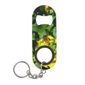 Porte-clé Décapsuleur Abeille sur Fleurs Jaunes (Devant)