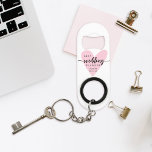 Porte-clé Décapsuleur Coordonnateur wedding planner<br><div class="desc">Ce Coordinateur Wedding planner Porte - clé Bottle Opener en rose vif est un gardien chic et pratique pour l'organisateur mariage moderne. Combinant design minimaliste et design élégant avec une touche d'humour, cet accessoire tendance est parfait pour ouvrir un verre festif après une séance de planification réussie, ce qui en...</div>