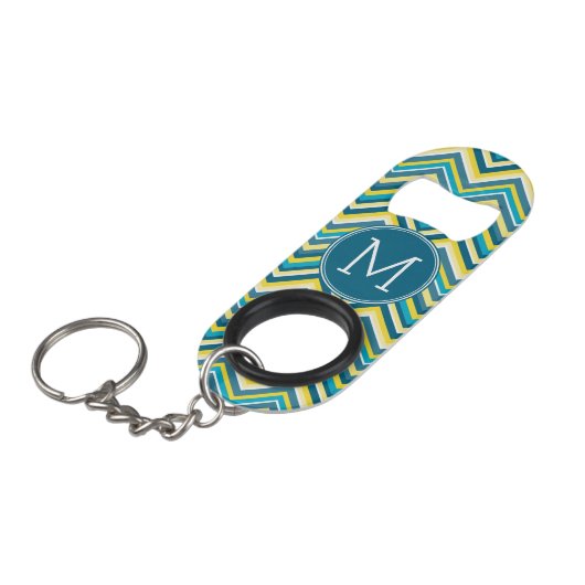 Porte-clé Décapsuleur Monogramme Motif Chevron turquoise et jaune (Devant Angle)