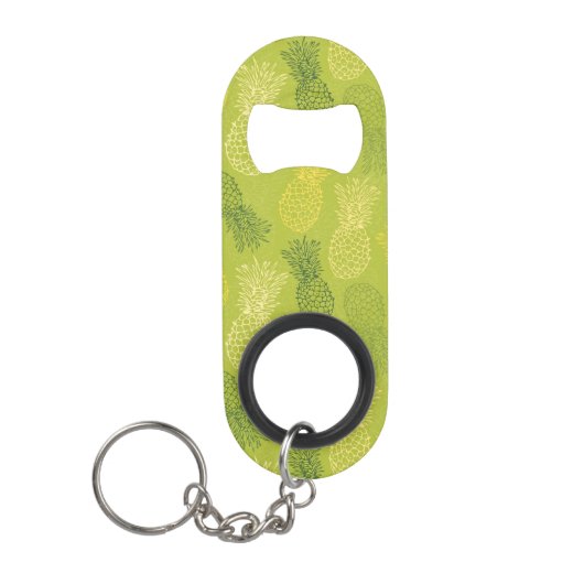 Porte-clé Décapsuleur Motif d'ensemble d'ananas sur le vert (Devant)