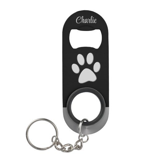 Porte-clé Décapsuleur Paw Chien Argent sur arrière - plan noir (Devant)