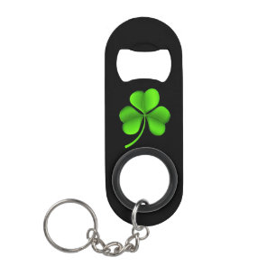 Porte-clé Décapsuleur Shamrock sur le contact noir