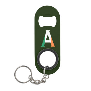 Porte-clé Décapsuleur Un monogramme superposé sur le drapeau irlandais