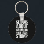 Porte-clés 28.Arboriste pour un coupe-arbre<br><div class="desc">Arboriste avec sérieux sur le broyage de votre moignon dessus,  parfait pour n'importe quel coupe-arbre qui aime faire l'escalade de l'arbre et de faire le découpage de l'arbre et de travailler comme arboriste. Parfait pour tout grimpeur d'arbre. Amusant Motif Arboriste</div>