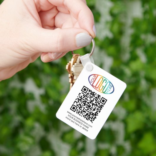 Porte-clés 2 codes QR Générateur et logo de l'entreprise Prom (main)