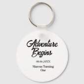 Porte-clés Adventure begins 1st birthday name date simple min (Verso)