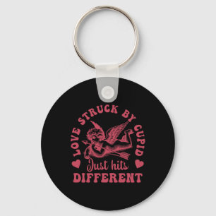 Porte-clés Amour Cupid Frappé Par Juste Touche Différents Val