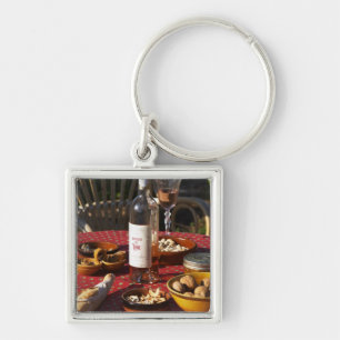 Porte-clés Apéritif et apéritifs préparés : pain, olives,