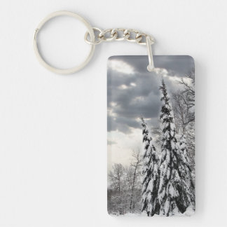 Porte-clés Arbres verts enneigés sous un hiver dramatique